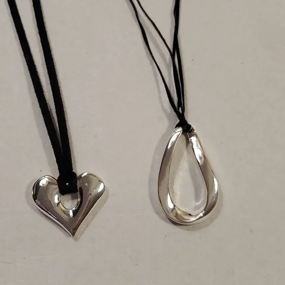Black/silver necklaces - Picture 2 of 2